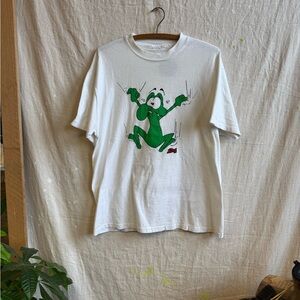 Zwi comic White T-Shirt with Green Frog Graphic